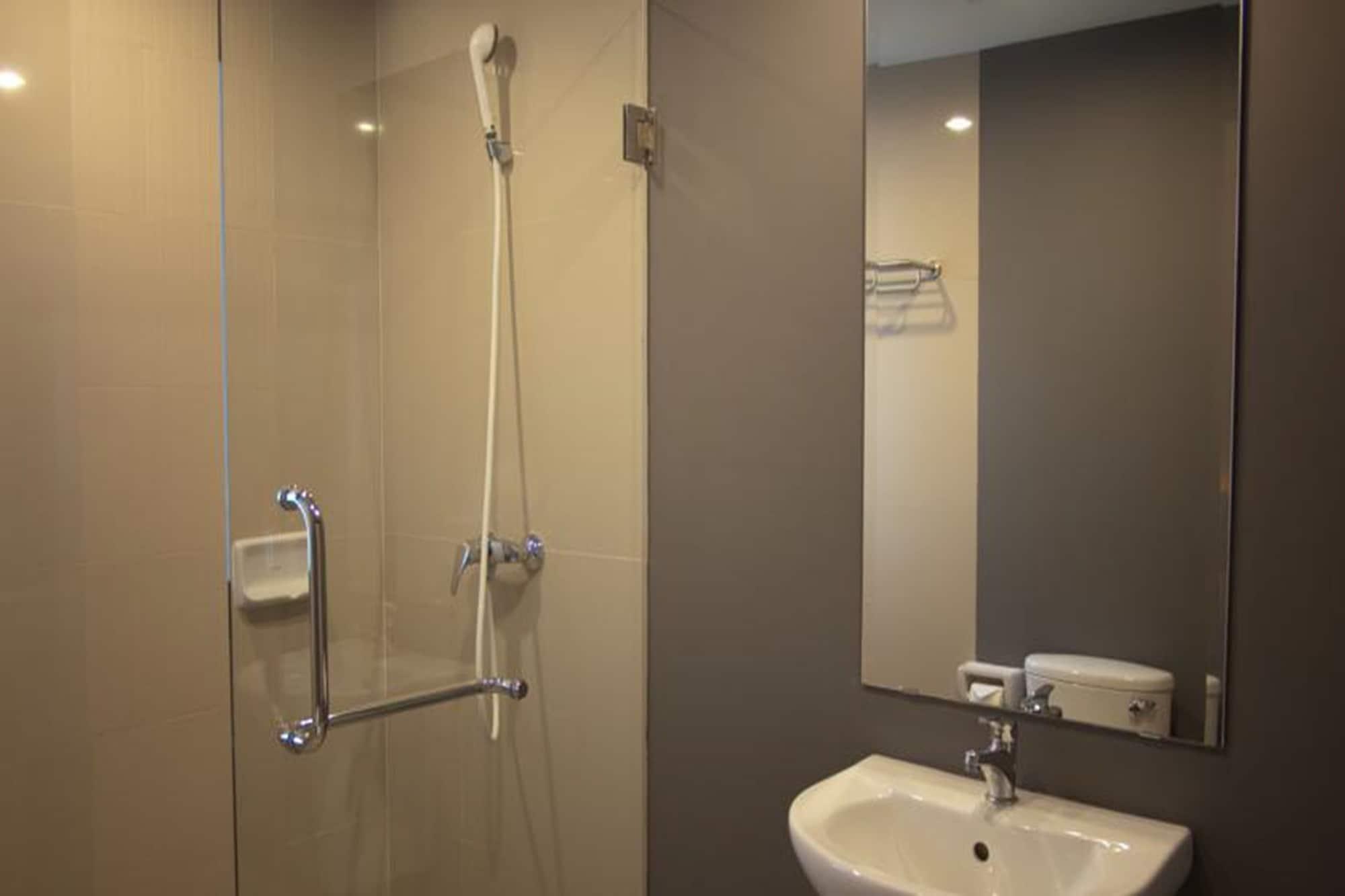 Abizz Hotel Lampang Airport Екстер'єр фото