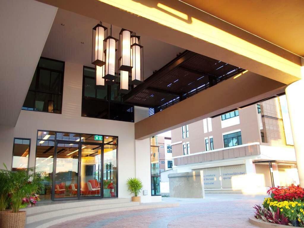 Abizz Hotel Lampang Airport Екстер'єр фото