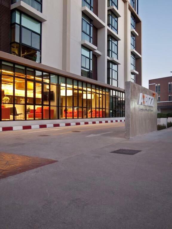 Abizz Hotel Lampang Airport Екстер'єр фото