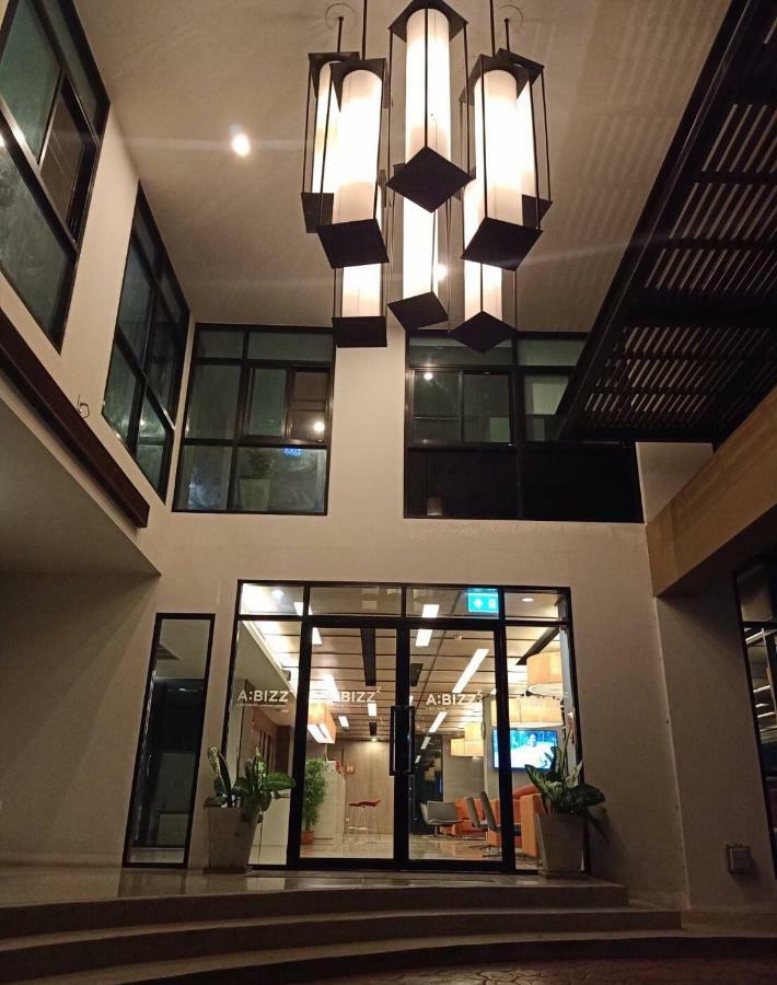 Abizz Hotel Lampang Airport Екстер'єр фото