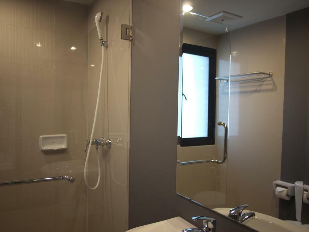 Abizz Hotel Lampang Airport Екстер'єр фото