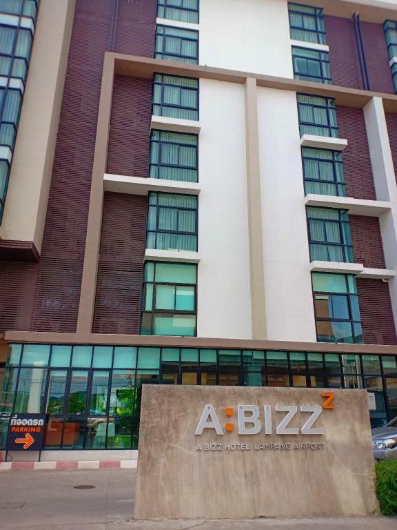 Abizz Hotel Lampang Airport Екстер'єр фото