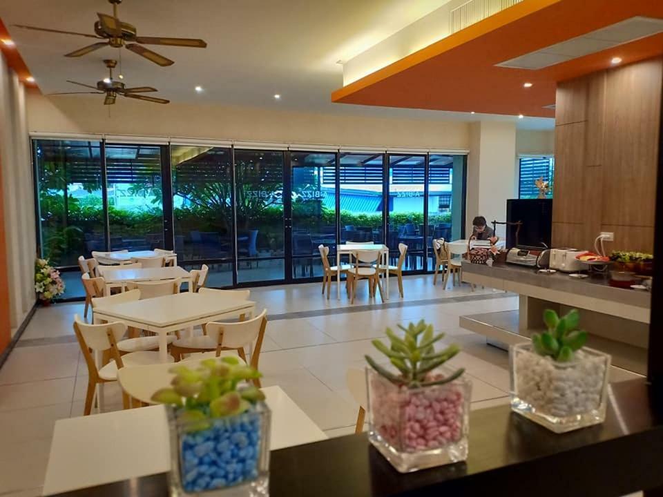 Abizz Hotel Lampang Airport Екстер'єр фото